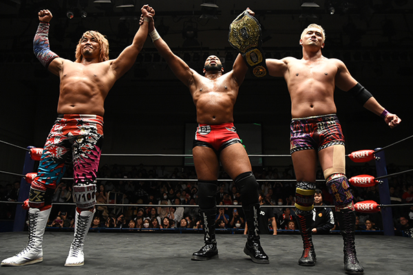 Le champion de la Ring of Honor partageant le ring avec des stars de la NJPW.